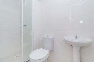 Image 15 - 915404