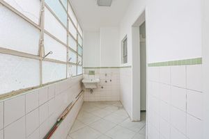 Image 5 - 915413