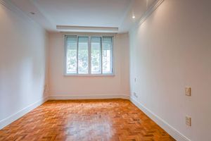 Image 13 - 915413