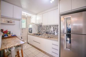 Image 16 - 915417