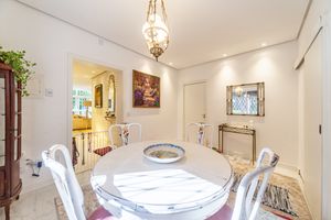 Image 4 - 915427