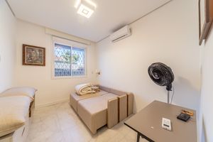 Image 11 - 915427