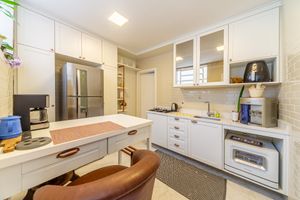 Image 19 - 915427