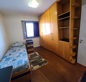 Image 8 - 915429