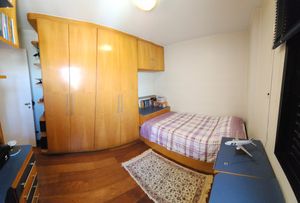 Image 11 - 915429