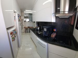 Image 24 - 915429