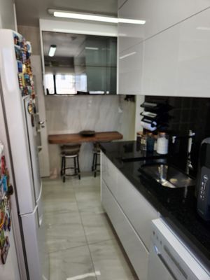 Image 25 - 915429
