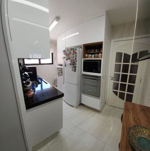 Image 30 - 915429