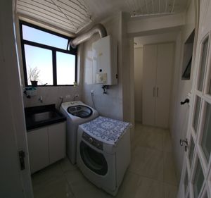 Image 33 - 915429
