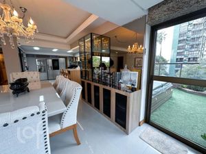 Image 22 - 915430
