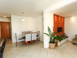 Image 4 - 915437
