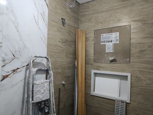 Image 23 - 915447