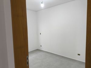 Image 21 - 915447