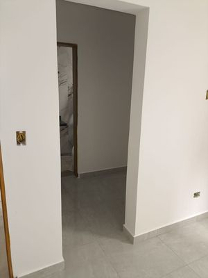 Image 16 - 915447