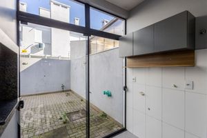 Image 24 - 915506