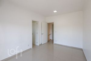 Image 17 - 915506