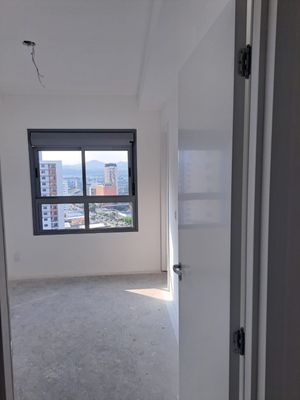 Image 7 - 915512