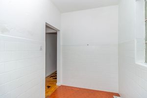 Image 19 - 915514