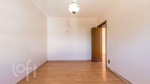 Image 11 - 915517