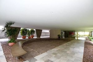 Image 30 - 915537