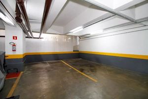 Image 32 - 915537