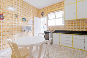 Image 19 - 915539
