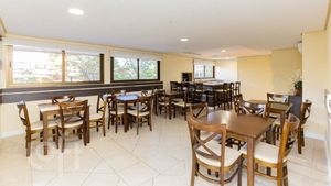 Image 35 - 915541