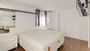 Image 30 - 915541