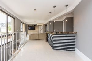 Image 17 - 915541