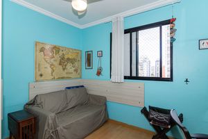 Image 19 - 915542