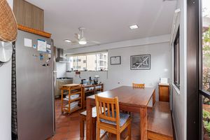 Image 31 - 915542