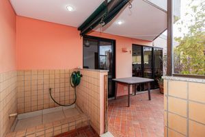 Image 38 - 915542