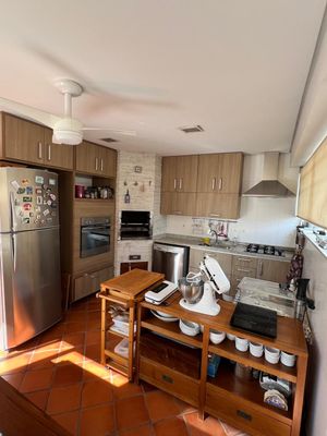 Image 17 - 915542