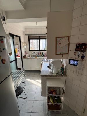 Image 25 - 915542