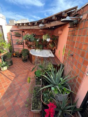 Image 19 - 915542
