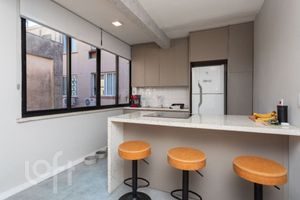 Image 4 - 915550