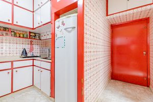 Image 18 - 915552