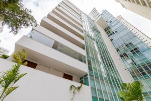 Image 32 - 915552