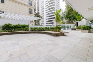 Image 36 - 915552