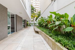 Image 35 - 915552