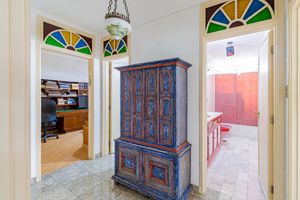 Image 14 - 915552
