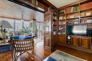Image 4 - 915552