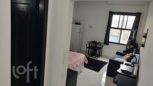Image 5 - 915559