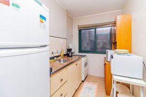 Image 4 - 915569