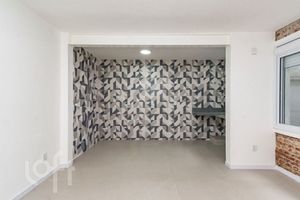 Image 1 - 915574