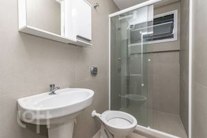 Image 19 - 915574