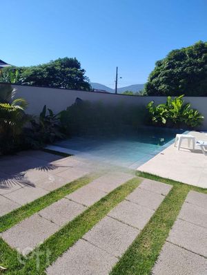 Image 1 - 915577