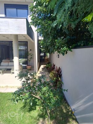 Image 26 - 915577