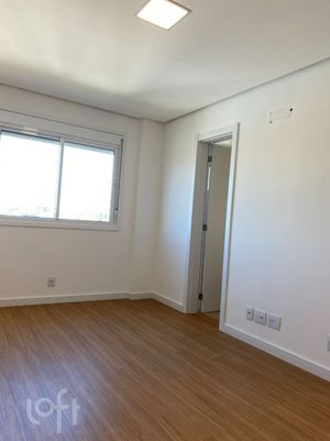 Image 32 - 915579