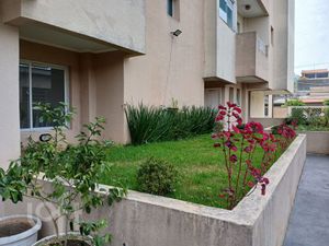 Image 5 - 915582